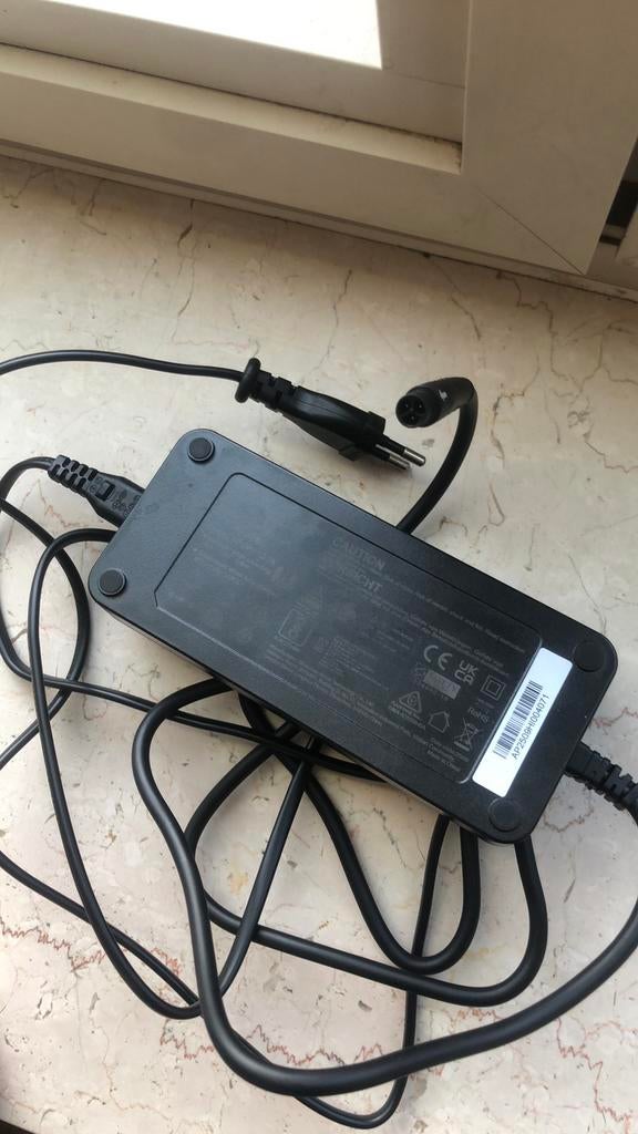 Chargeur Veloci 2A, Vélos & Vélomoteurs, Enlèvement, Comme neuf