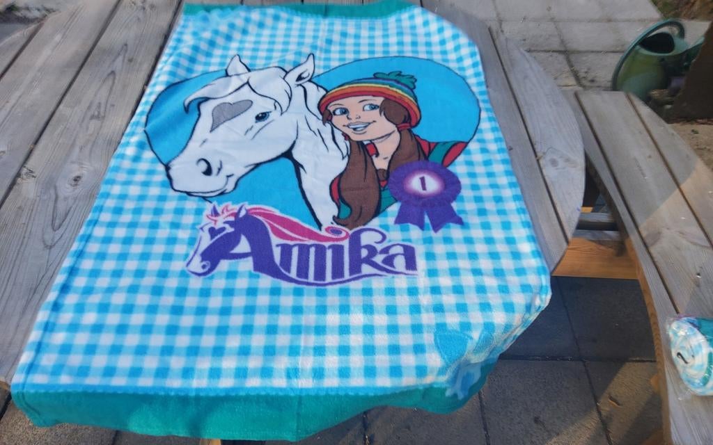 2 nieuwe plaids amika 70cm op 105cm, Maison & Meubles, Accessoires pour la Maison | Plaids & Couvertures, Enlèvement, Neuf