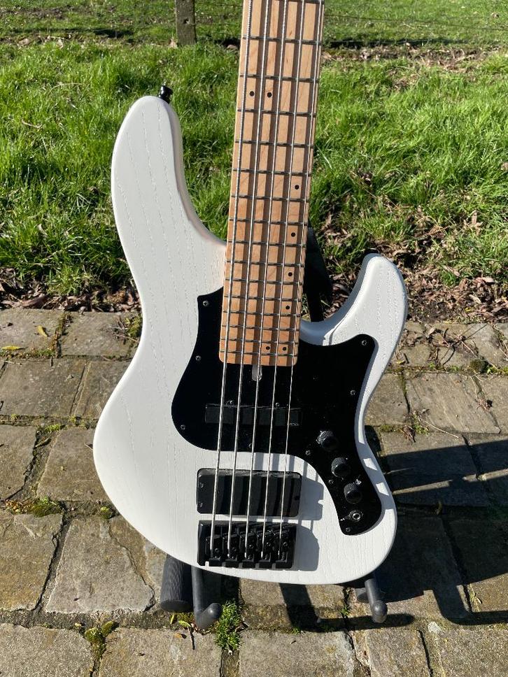 FGN Mighty Jazz bass, Muziek en Instrumenten, Snaarinstrumenten | Gitaren | Bas, Nieuw, Elektrisch, 5-snarig, Ophalen of Verzenden
