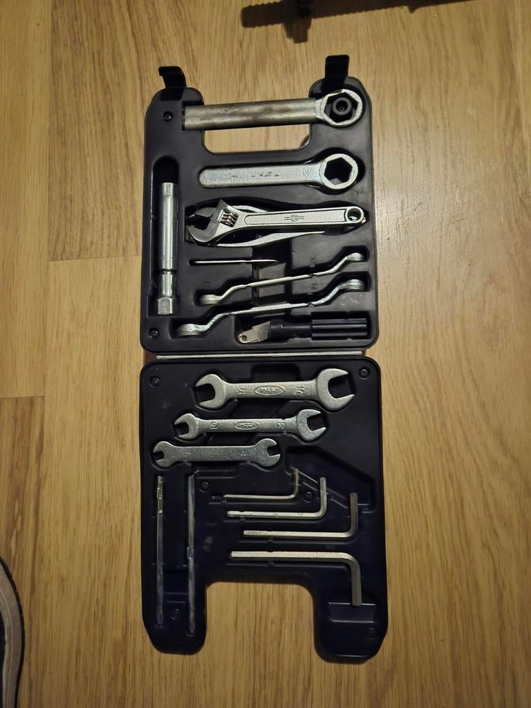 Originele gereedschapskist  voor goldwing 1500, Motoren, Ophalen