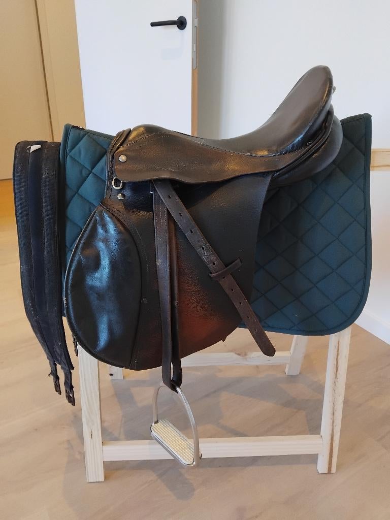 Zadel met singel en nieuwe zadeldoek, Animaux & Accessoires, Chevaux & Poneys | Selles, Utilisé, Récréation, Enlèvement ou Envoi