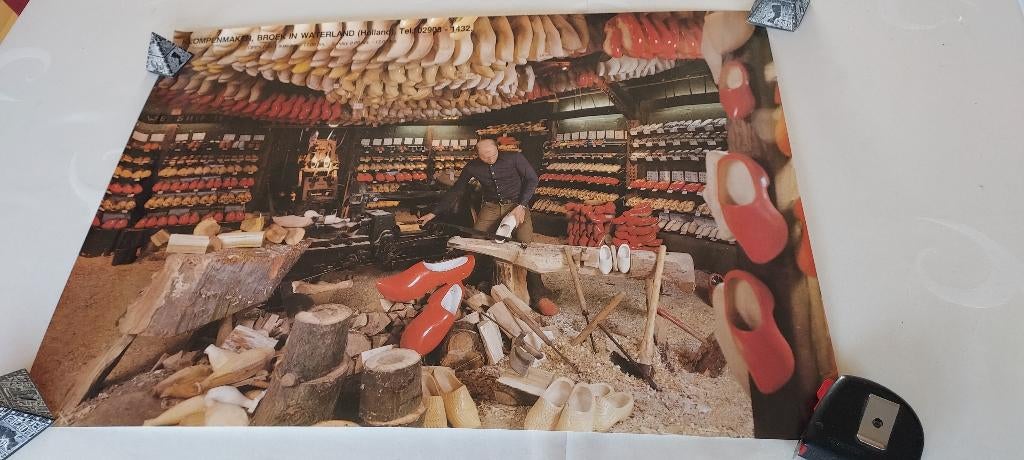 oude poster van klompenmaker, Verzamelen, Posters, Zo goed als nieuw, Overige onderwerpen, Verzenden