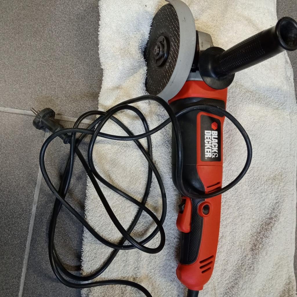 Te koop: haakse slijper black& decker met koffer, Doe-het-zelf en Bouw, Gereedschap | Slijpmachines, Ophalen, Gebruikt, 1000 watt of meer