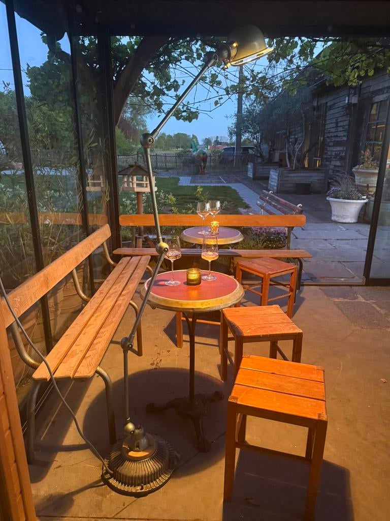 Tables de café, chaises, bancs, Enlèvement