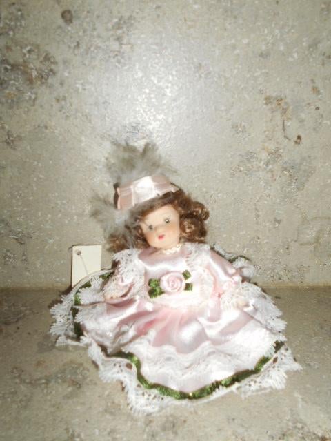 7 kleine porselein popjes, Ophalen of Verzenden, Zo goed als nieuw