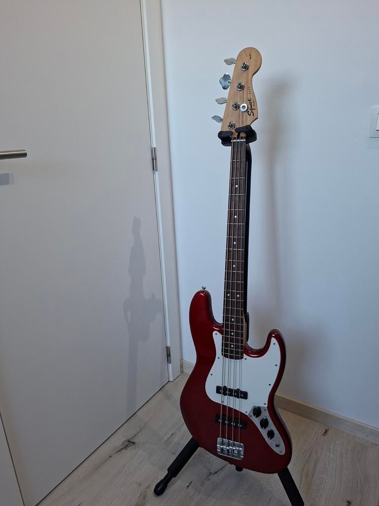 Squier Affinity basgitaar en versterker, Muziek en Instrumenten, Snaarinstrumenten | Gitaren | Bas, Ophalen