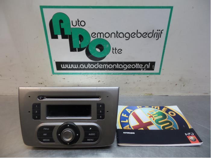 Radio/Lecteur CD d'un Alfa Romeo Mito, Autos : Pièces & Accessoires, Électronique & Câbles, Alfa Romeo, Utilisé, 3 mois de garantie