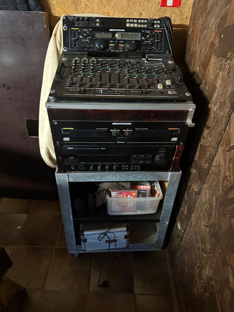 Muziek installatie, Ophalen