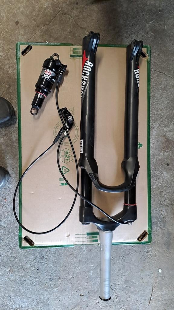 Voorvork Rock Shox en achterdemper Rock Shox, Ophalen