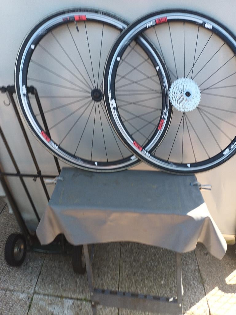 Set wielen voor koersfiets RC30, Ophalen