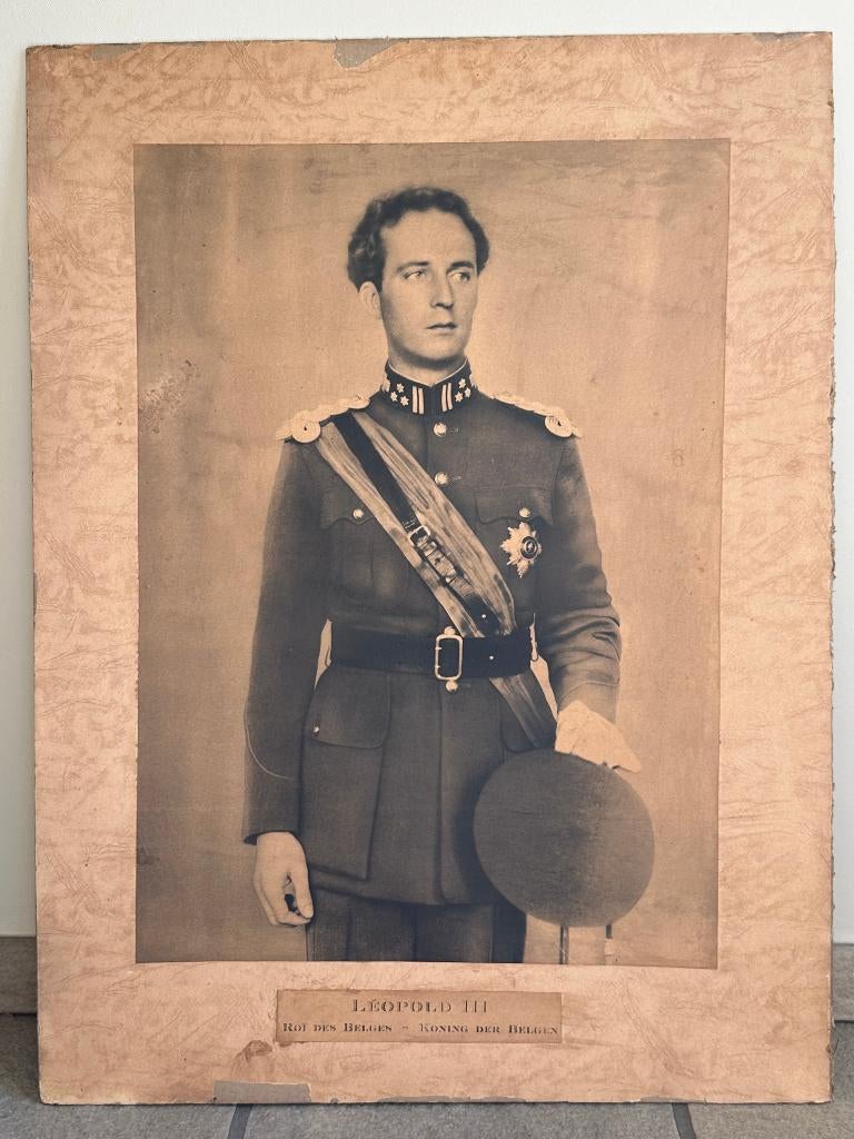 Portrait du roi Léopold III - vers 1934 - h.71,5 cm -l.54 cm, Antiquités & Art, Curiosités & Brocante, Enlèvement