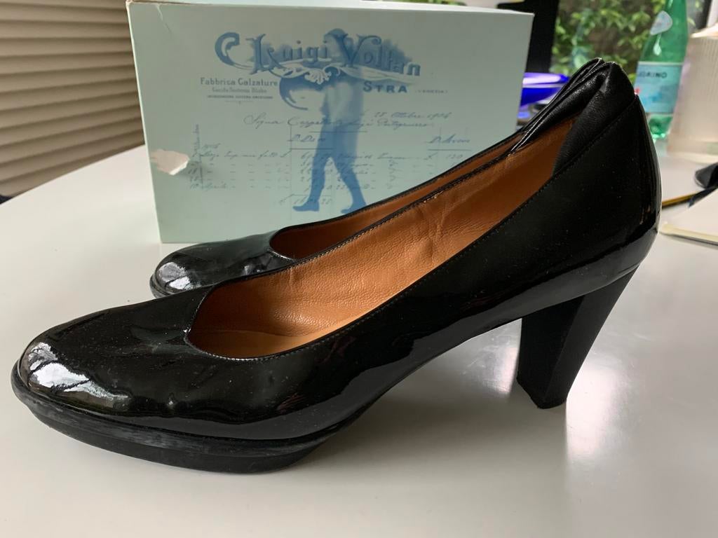 Lakleren pumps Voltan maat 43, Kleding | Dames, Schoenen, Pumps, Zwart, Ophalen of Verzenden, Zo goed als nieuw