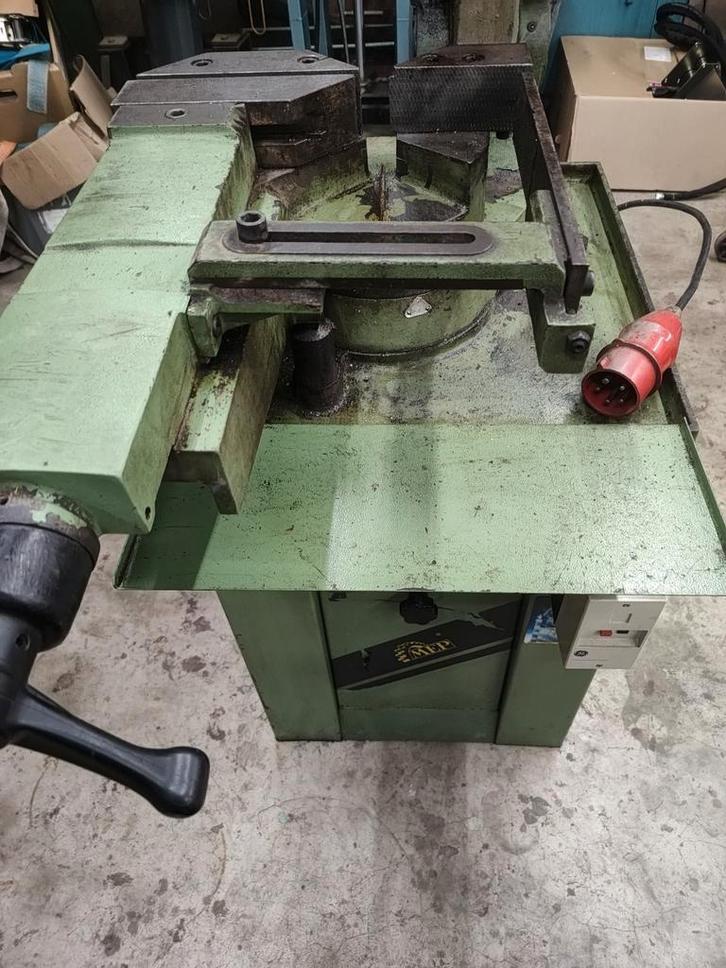 Mep metaal afkortzaag met koelinstallatie op 400v, Bricolage & Construction, Outillage | Scies mécaniques, Scie à onglet, Enlèvement