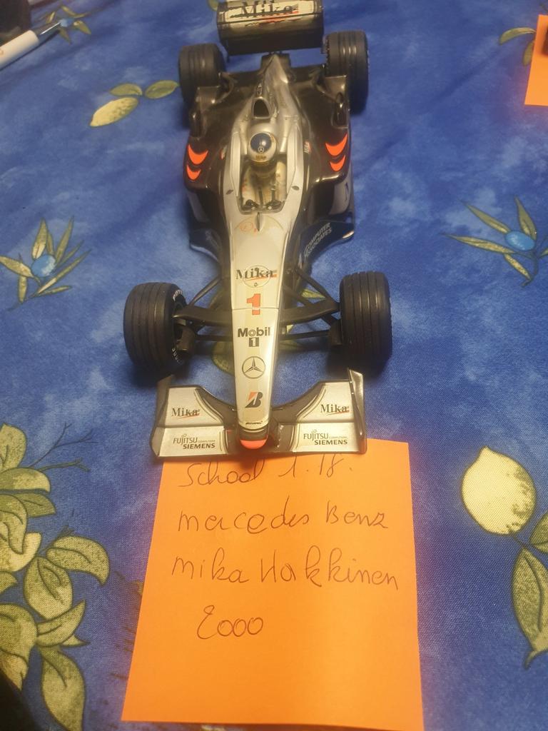 F1 schaalmodellen 1:18, Ophalen