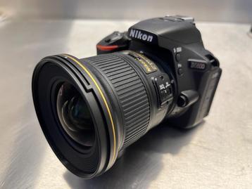 NIKON D5600 EN NIKKOR 20MM F:1.8 beschikbaar voor biedingen