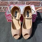 Escarpins beige très hauts talons pointure 41, Kleding | Dames, Schoenen, Espadrilles, Beige, Ophalen of Verzenden, Zo goed als nieuw