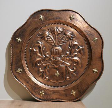 Assiette en cuivre signée Maudoux, Enlèvement, Cuivre