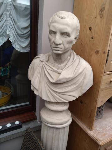 buste op sokkel beschikbaar voor biedingen