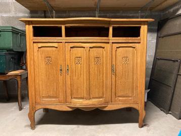 Antieke vitrine kast in eik beschikbaar voor biedingen