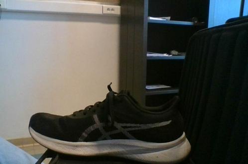 Chaussures Asics pas utilisé, Sport en Fitness, Loopsport en Atletiek, Zo goed als nieuw, Hardloopschoenen, Hardlopen, Asics, Ophalen of Verzenden