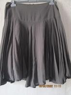 Jupe fluide doublée Kaki « Zara », taille S, Kleding | Dames, Rokken, Maat 38/40 (M), Zara, Ophalen of Verzenden, Gedragen