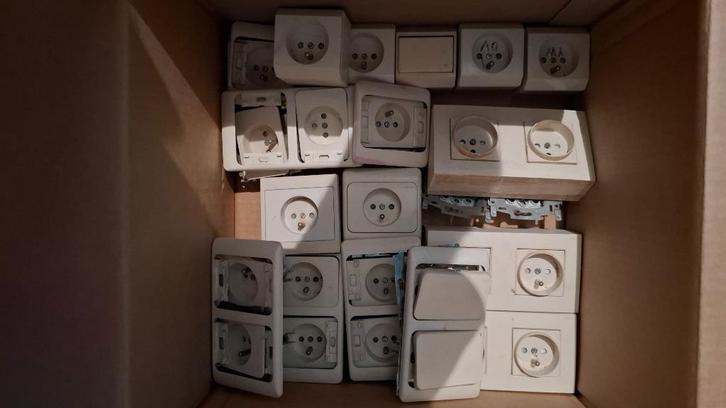 Divers elektrisch materiaal, Doe-het-zelf en Bouw, Elektriciteit en Kabels, Gebruikt, Overige typen, Ophalen