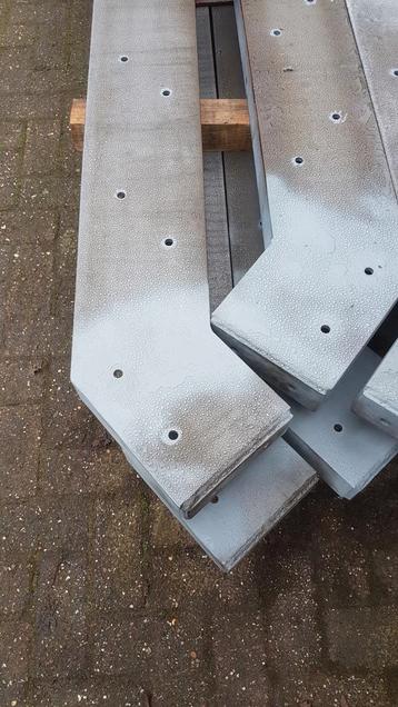 Trap 300cm verzinkt gegalvaniseerd stalen steektrap beschikbaar voor biedingen
