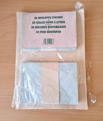 Vintage 50 Vellen Briefpapier met 50 Enveloppes - Nieuw beschikbaar voor biedingen
