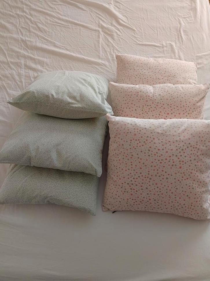 6 kussens (2 verschillende ontwerpen/kleuren) 35 x 35 cm, Huis en Inrichting, Woonaccessoires | Kussens, Zo goed als nieuw, Roze