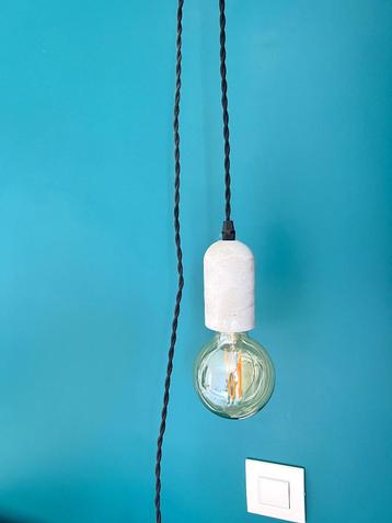 Design wandlamp beschikbaar voor biedingen