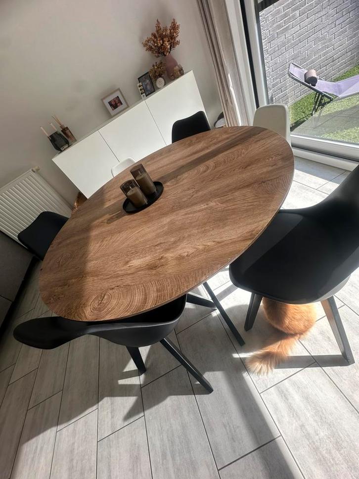 Prachtige ronde houten eettafel 1 jaar oud, Huis en Inrichting, Tafels | Eettafels, Zo goed als nieuw, Ophalen