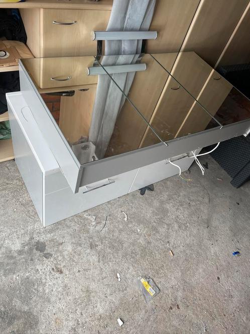Moderne badkamerkast met spiegeldeuren, Huis en Inrichting, Badkamer | Badkamermeubels, Zo goed als nieuw, Wasbak of Wastafel