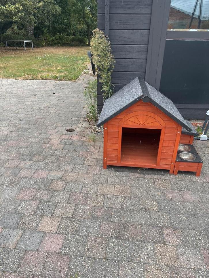 Houten hondenhok met bitumen dak + voerbakken, Dieren en Toebehoren, Hondenhokken, Gebruikt, Hondenhok, Ophalen