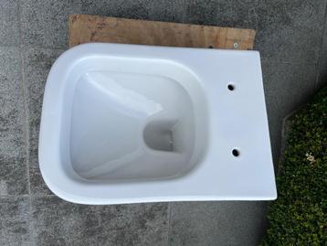 Wit Hangtoilet  beschikbaar voor biedingen