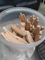 Houten treinsporen met allerlei treintjes, Ophalen, Zo goed als nieuw