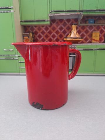Emaille Maatbeker Rood Brocante  beschikbaar voor biedingen