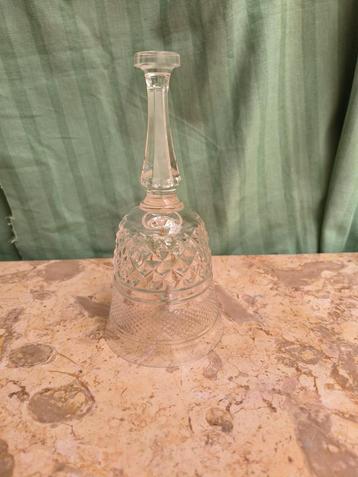 Kristallen belletje (18cm hoog) beschikbaar voor biedingen