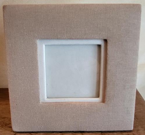 Beglazen staande fotolijst met linnen en leer 15,5 x 15,5 cm, Audio, Tv en Foto, Fotografie | Fotolijsten, Zo goed als nieuw, Ophalen of Verzenden