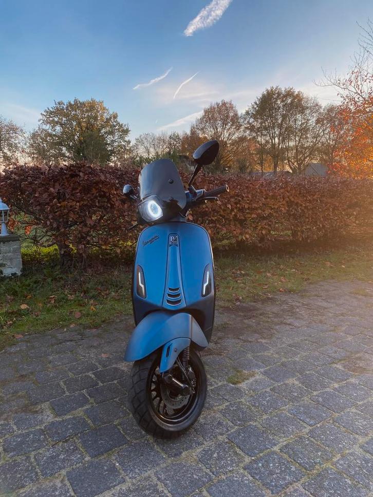 Custom Vespa sprint - Akrapovic - 80cc malossi - nl kenteken, Vélos & Vélomoteurs, Scooters | Vespa, Comme neuf, Vespa S, Classe B (45 km/h)