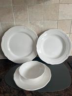 Mooi servies 44 delig wit 11 stuks plat diep dessert kom, Ophalen, Zo goed als nieuw