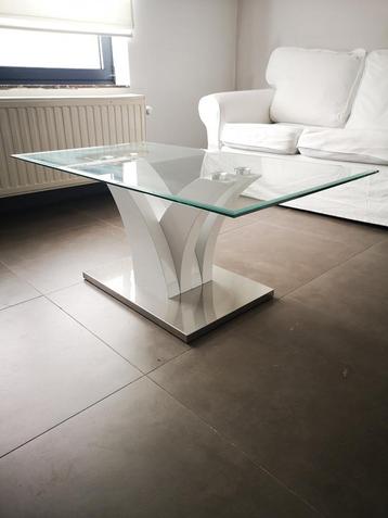 TABLE BASSE VERRE TRANSPARENT AVEC SOCLE GRAPHIQUE BLANC disponible aux enchères