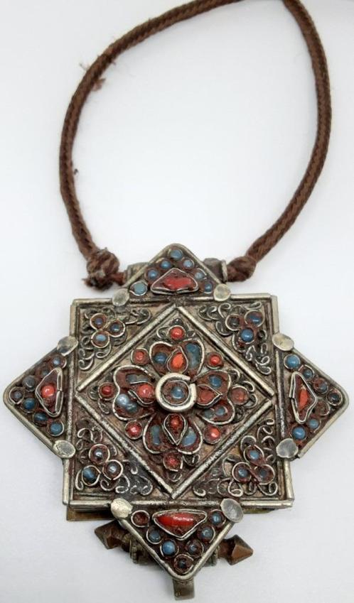 Ga'u amulet box - Nepal, Antiquités & Art, Art | Art non-occidental, Enlèvement ou Envoi