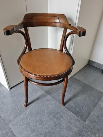 antieke stoel model Thonet disponible aux enchères