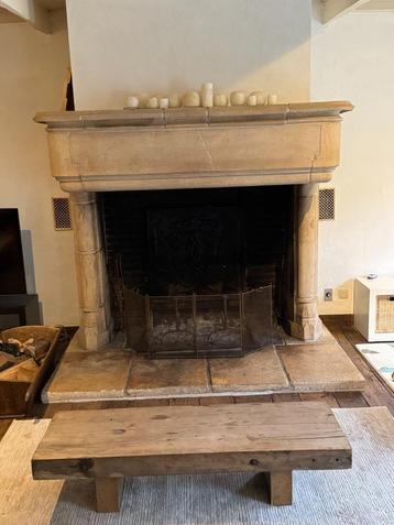 Authentieke Franse Schouw - Landelijke Open Haard beschikbaar voor biedingen