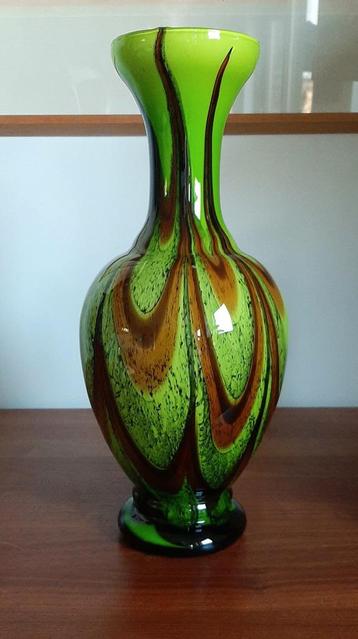 Vintage Opaline Florence vaas in uitstekende staat beschikbaar voor biedingen