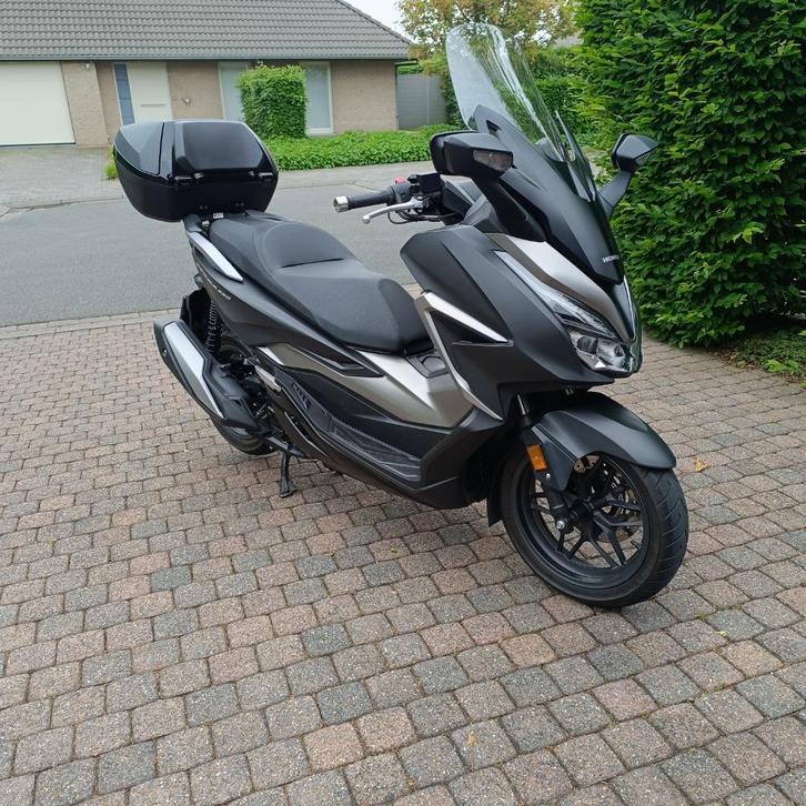 honda forza, Motoren, Motoren | Honda, Particulier, Scooter, 12 t/m 35 kW, 1 cilinder, Motorrijbewijs A, ABS, LED Verlichting
