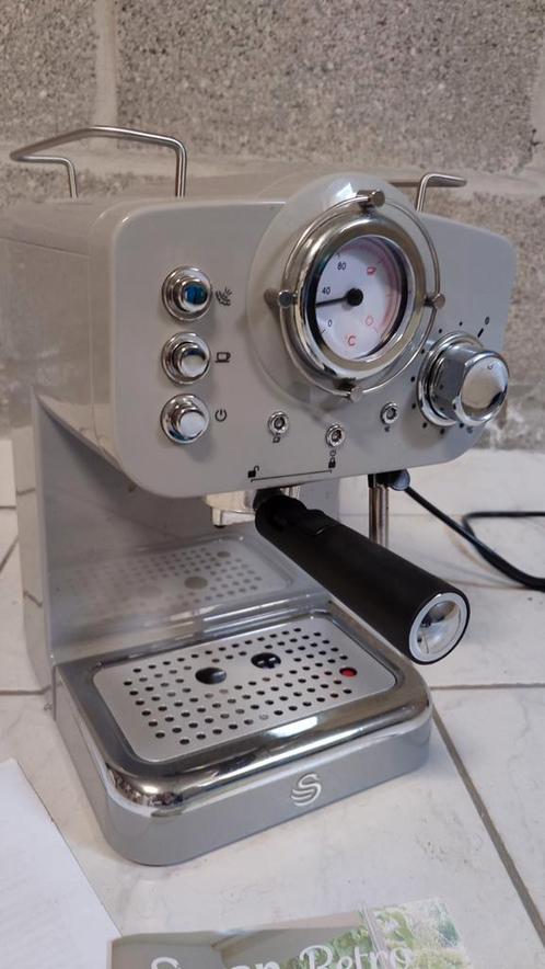 Swan retro koffiezetapparaat, Elektronische apparatuur, Koffiezetapparaten, Koffiemachine, Afneembaar waterreservoir, Ophalen