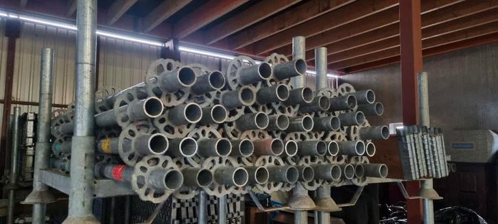 Layher Afix Scafom Staanders 2M zonder pen, Doe-het-zelf en Bouw, Steigers, Gebruikt, Gevelsteiger, 2 tot 5 meter, Ophalen