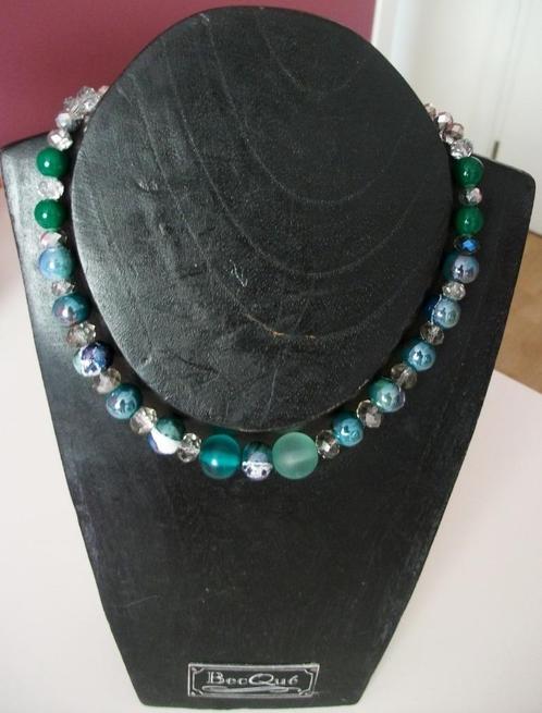 Te koop: Nieuw!!! Mooie turquoise ketting, Handtassen en Accessoires, Kettingen, Nieuw, Overige materialen, Blauw, Verstelbaar