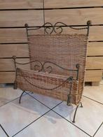 Porte journaux en rotin et fer forgé, Enlèvement, Comme neuf